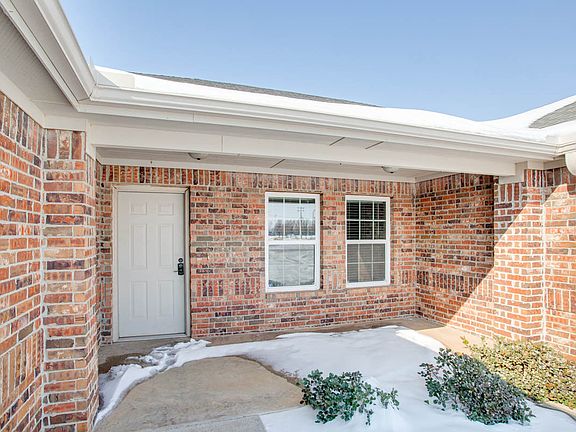 2nd image of 3926 Plantation Dr