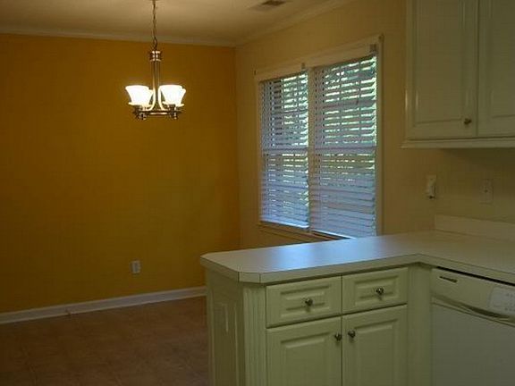 4th image of 543 Queen Brogan Ct