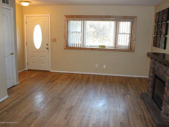 3rd image of 112 Roswell Ave