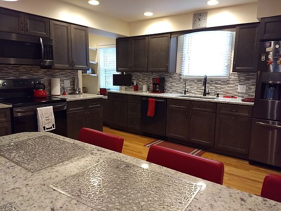 5th image of 2 Park Cir