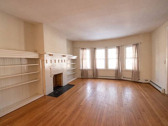3rd image of 789 Potomac Ave
