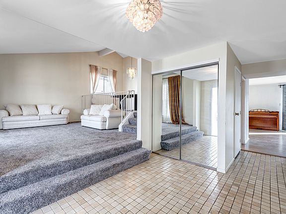 2nd image of 1651 W Goldengate Dr