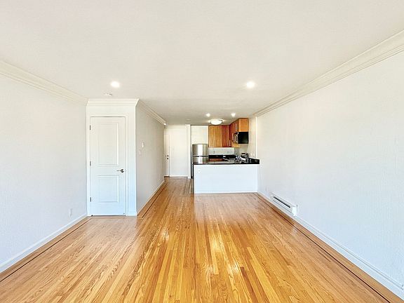 4th image of 4130-40 Cesar Chavez #40-22