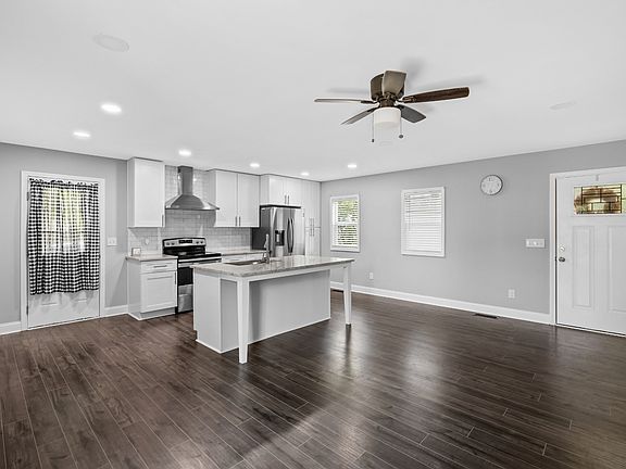 5th image of 687 Meadowlark Dr