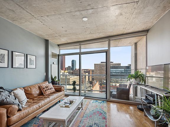4th image of 611 S Wells St APT 1809