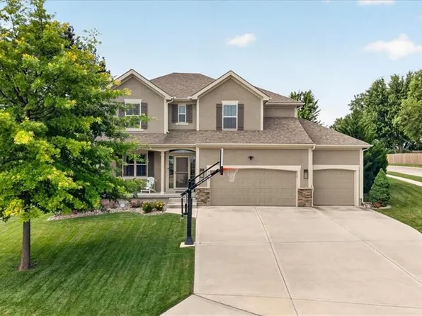 4401 NE Gateway Dr, Lees Summit, MO 64064