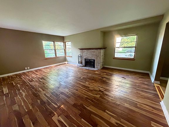 2nd image of 822 Evans St