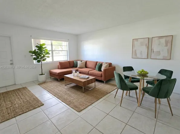 4160 NW 21st St #124-D, Lauderhill, FL 33313