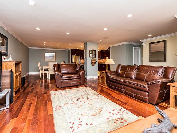 3rd image of 49 Acorn Ponds Dr