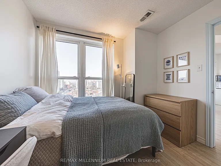 135 James St S #1401 — Photo 22