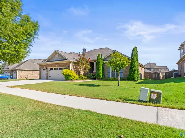 4554 Blairmont Dr SE, Owens Cross Roads, AL 35763