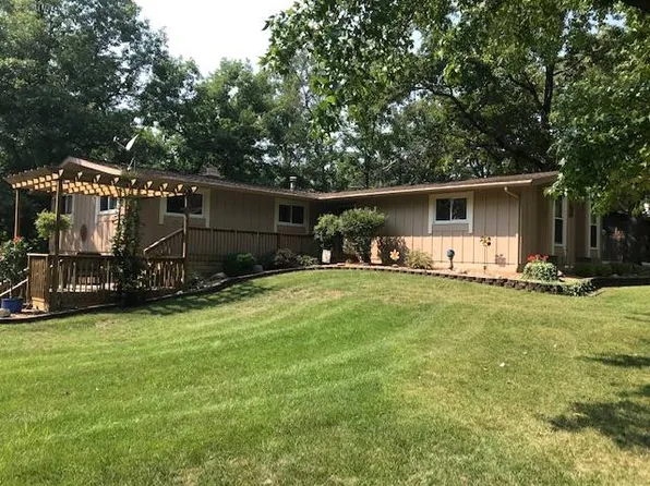 1001 Robinwood Dr, Robinson, IL 62454