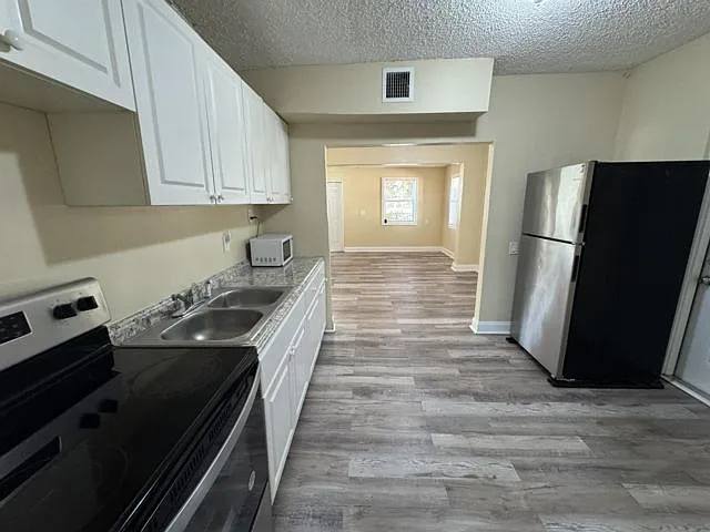 2881 NW 11th Pl — Photo 6