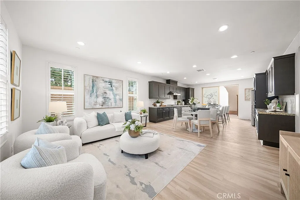 4 bed, 3.5 bath, 2547 sqft, $5,999 — Photo 3