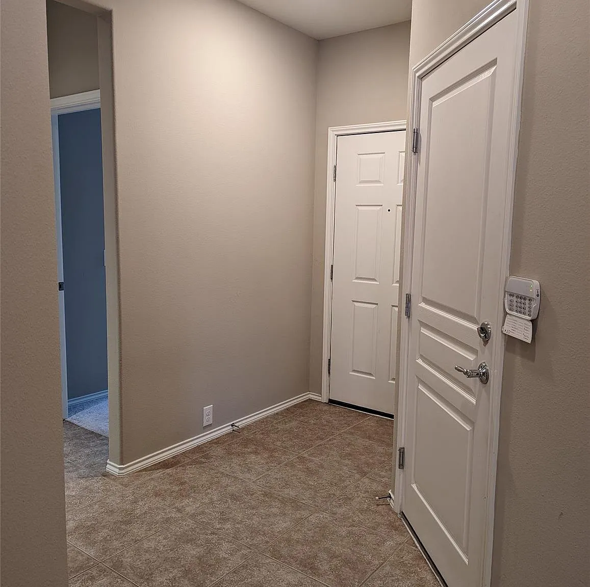 3 bed, 2.0 bath, 1742 sqft, $2,300 — Photo 4
