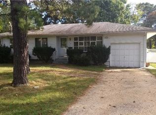 66 E Lakeland St, Bay Shore, NY 11706