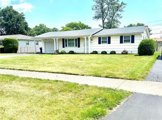 381 Mount Ridge Cir, Rochester, NY 14616