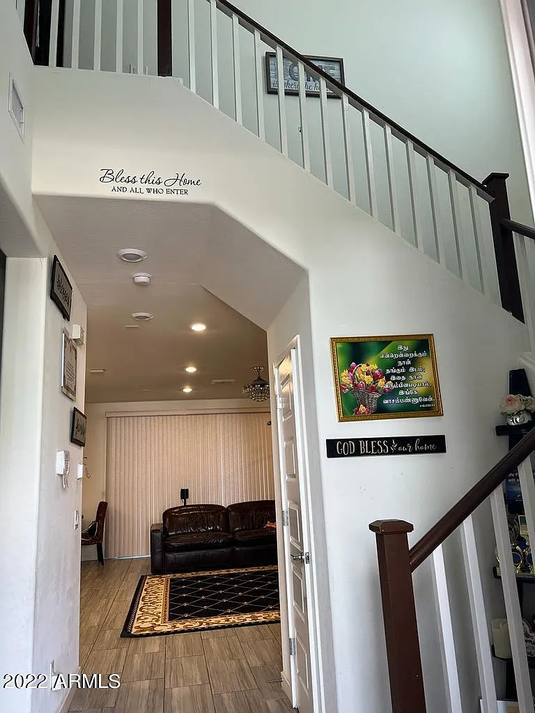 3 bed, 2.5 bath, 2196 sqft, $2,800 — Photo 2
