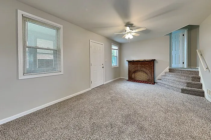 3 bed, 1.0 bath, 948 sqft, $1,795 — Photo 3