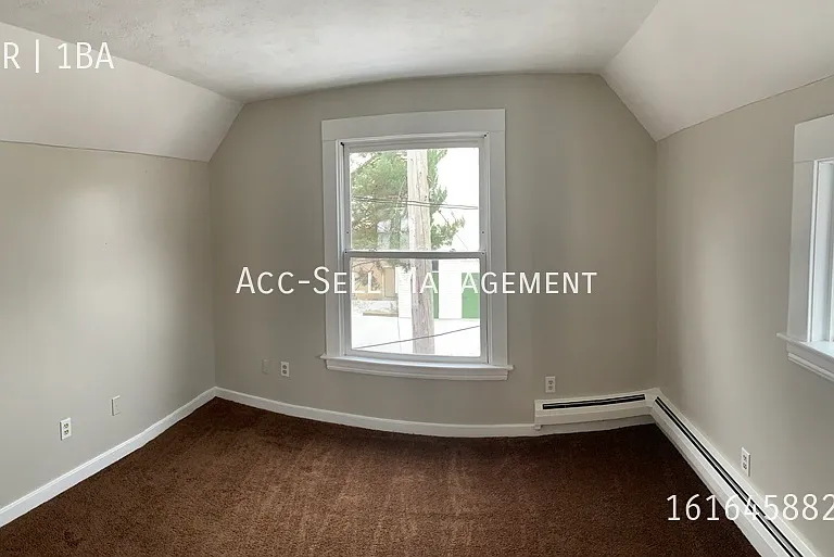 104 Diamond Ave SE #2 — Photo 5