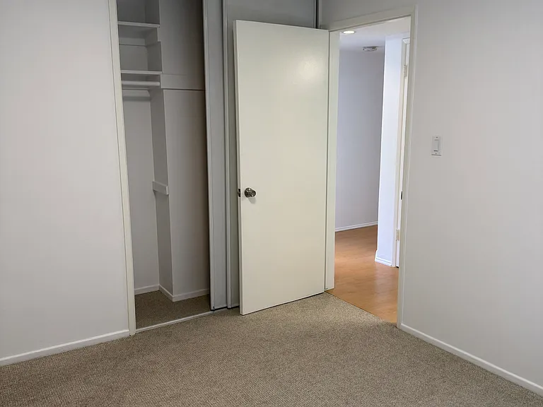 546 N Flores Street — Photo 24