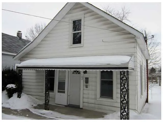102 Riverside Ave photo 1