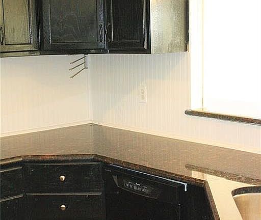 4th image of 30 E Mountain Ln