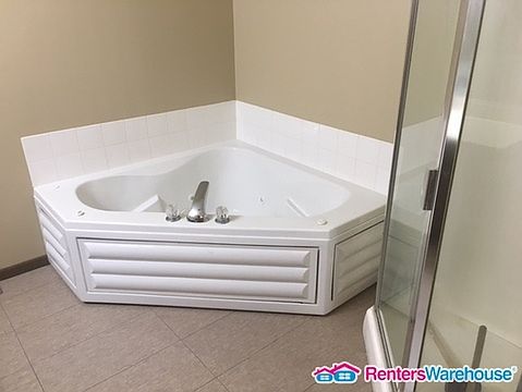 5th image of 15309 Greenhaven Ln APT 104