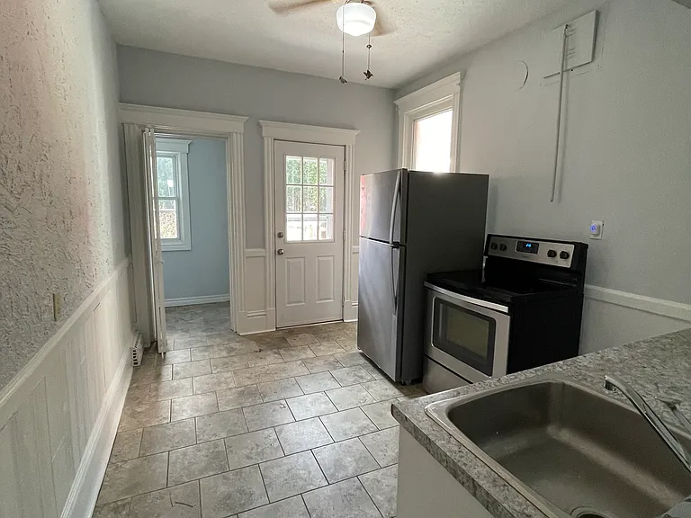 62 Holton Ave S — Photo 3
