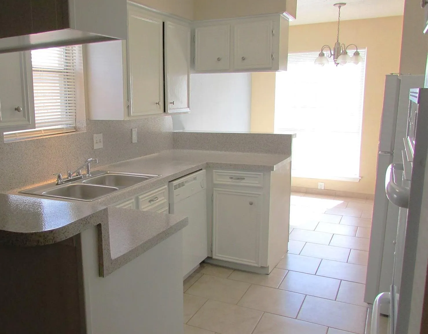 3 bed, 2.0 bath, 1207 sqft, $1,850 — Photo 3