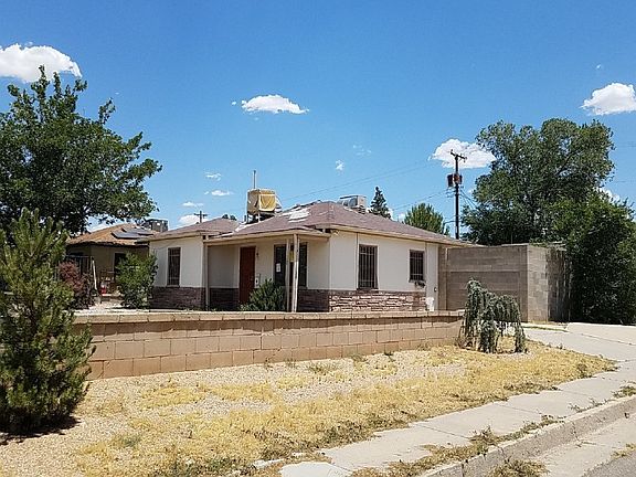 3rd image of 1902 Palomas Dr NE