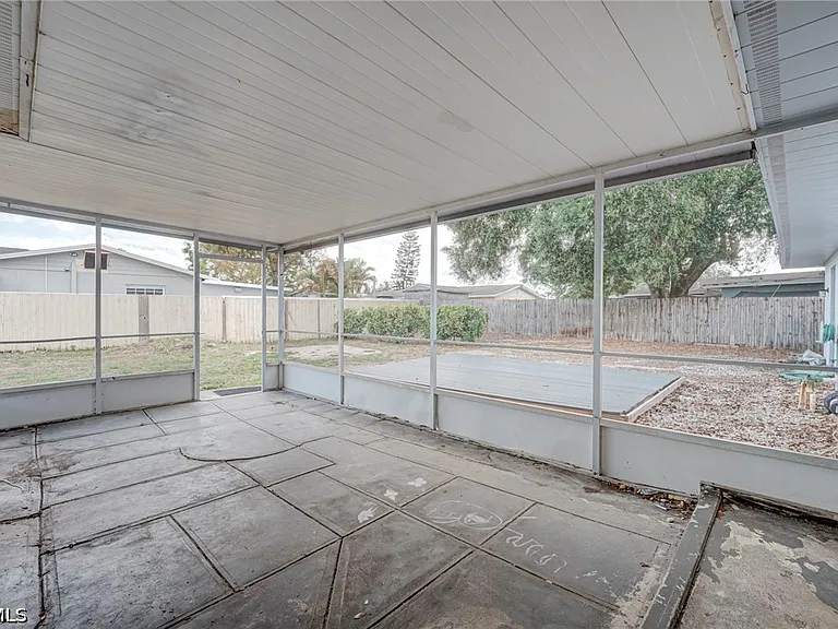 220 Punta Alta Ct — Photo 33