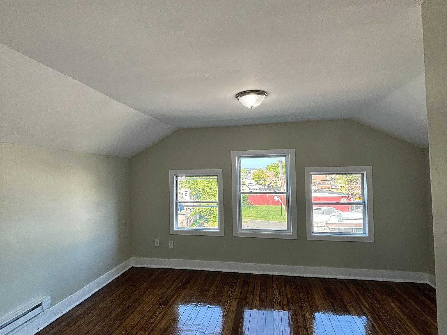 10 Columbia Ave — Photo 3