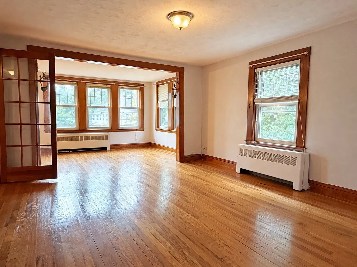 3 bed, 2.0 bath, 2100 sqft, $3,300 — Photo 3