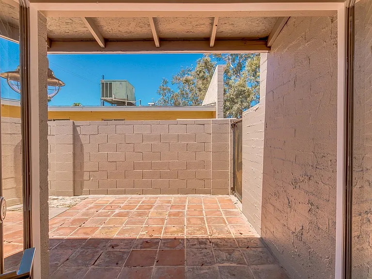$0 First Month Rent! Remodeled 2 Bed Casita w/ Private Patio, W/D & Pool — Photo 30