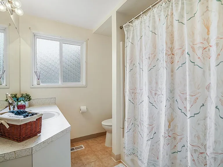 6025 NE Simpson St — Photo 28