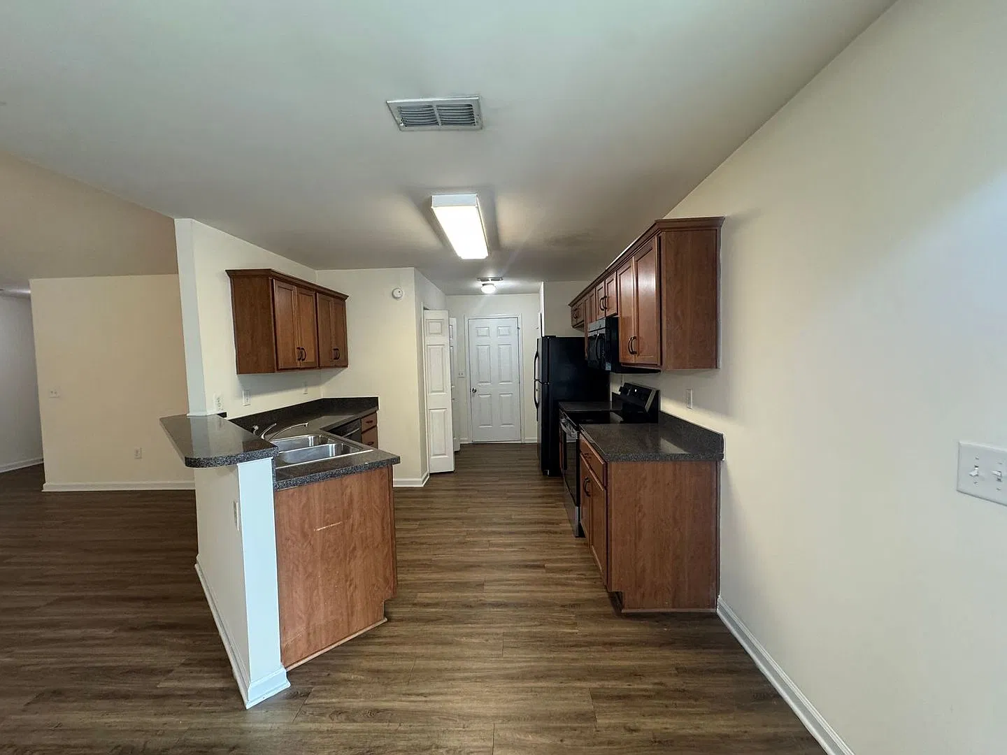 Pre-Leasing For August 10th 2027! — Photo 4