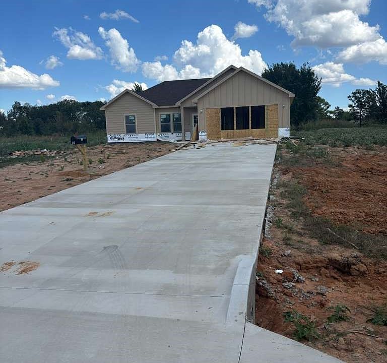2nd image of 21 Redbird Ln