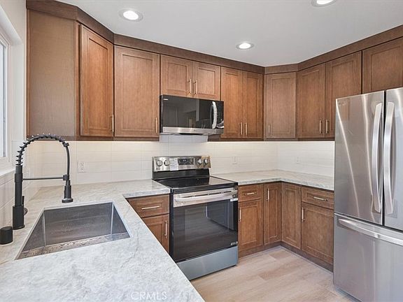 5th image of 229 Springview