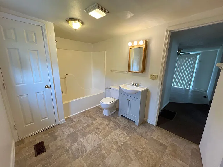 411 Florence St — Photo 5