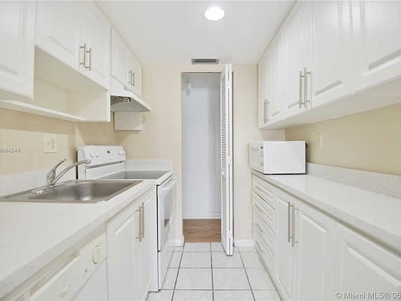 4th image of 201 178th Dr APT 526