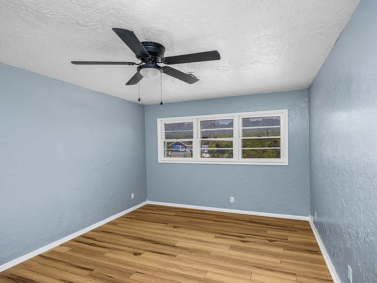 2408 NW Ozmun Ave — Photo 3