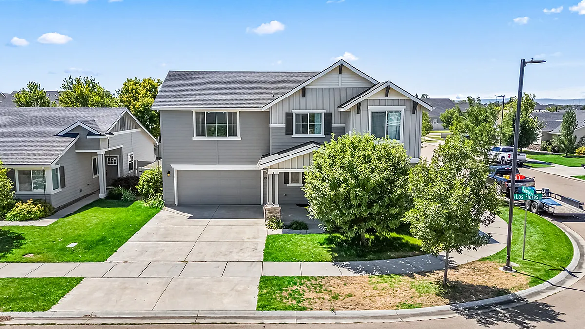 Building Photo - 5983 W Los Flores Dr
