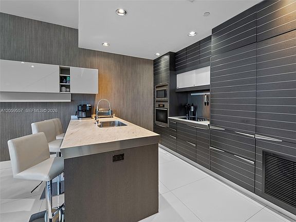 4th image of 200 Biscayne Boulevard Way APT 1407