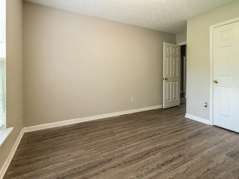 5729 Lakeview Cir — Photo 19