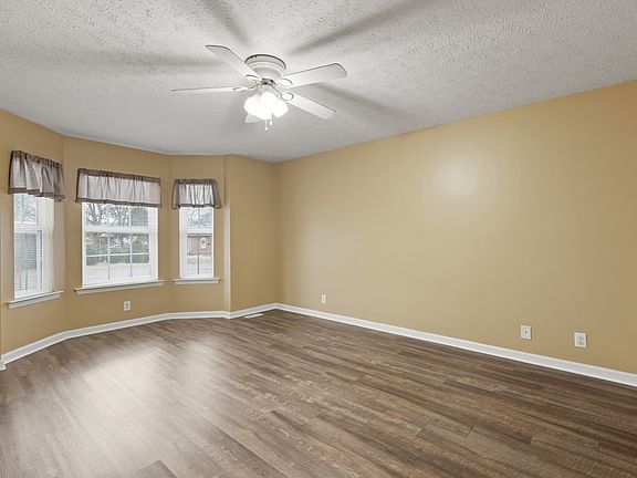 5th image of 125 Sycamore Dr