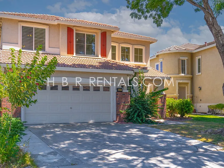 2417 Veneto Ln — Photo 2