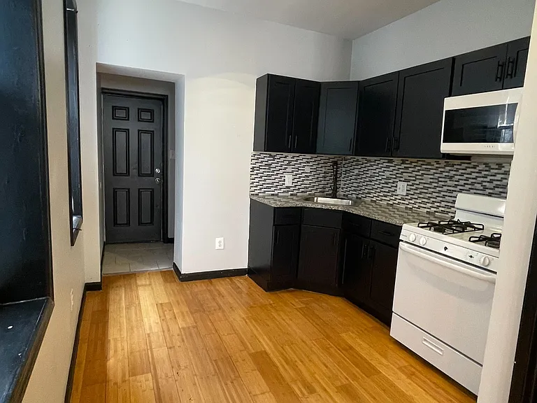 2420 N Garnet St — Photo 4