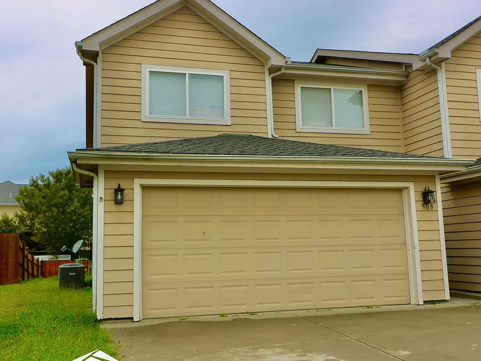 908-910 Jackalope Ct