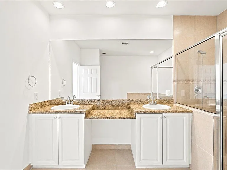 1224 NE 18th Ave #1 — Photo 12